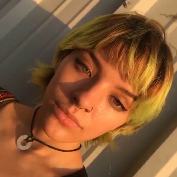 Meet your Posher, Nadia - Picture 1 of 1